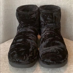 Ugg - Classic Mini Black Crushed Velvet - Size 12
